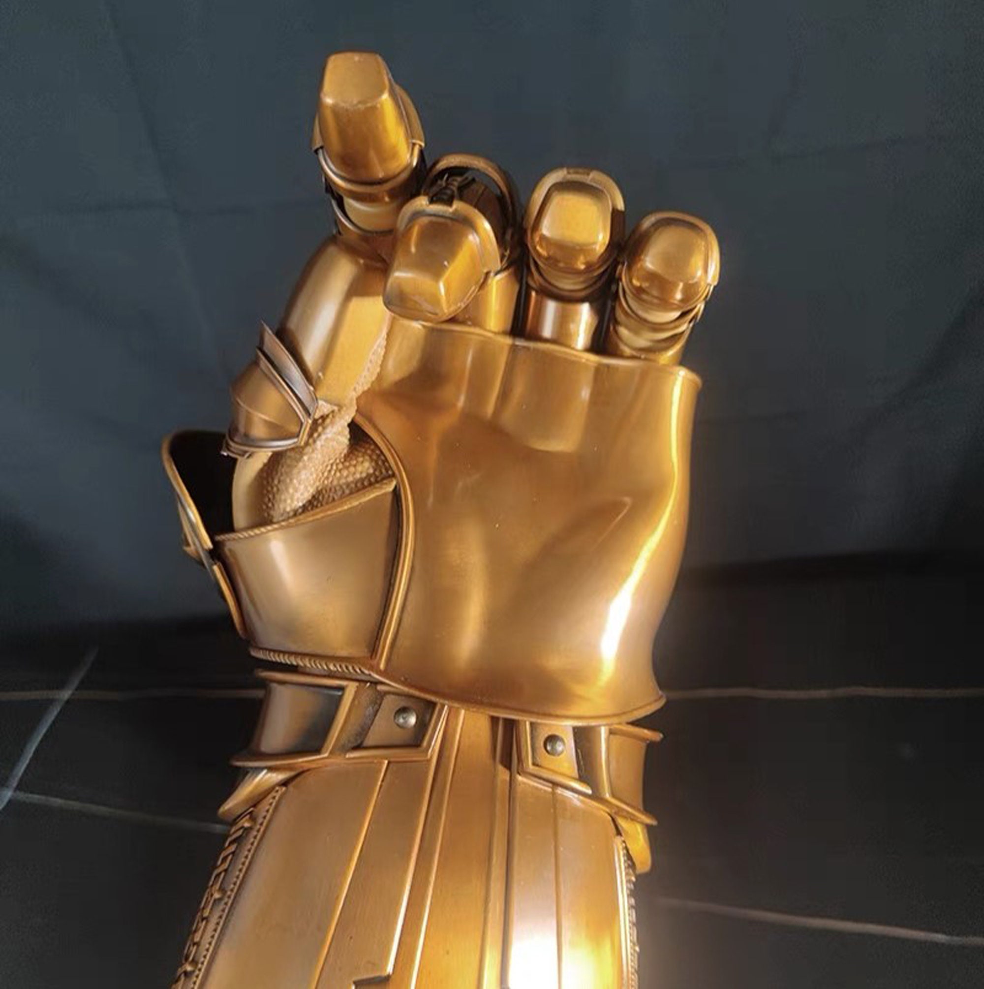 インフィニティ ガントレット サノス ガントレット ウェアラブル