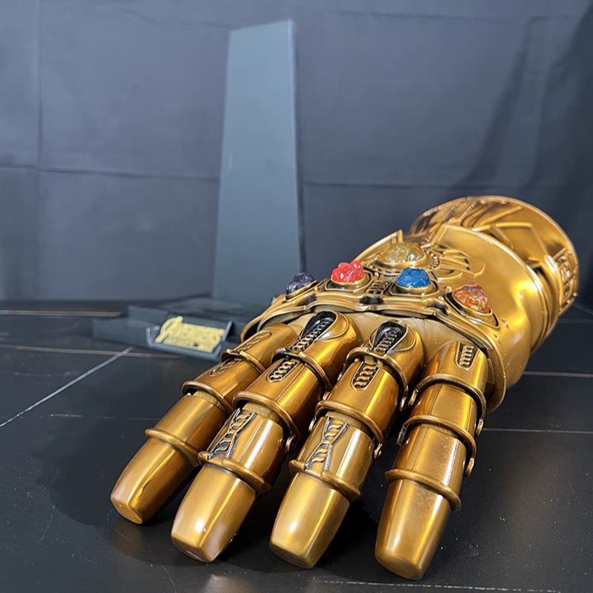 インフィニティ ガントレット サノス ガントレット ウェアラブル