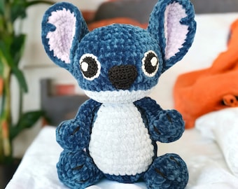 Adorable alien bleu au crochet  - peluche stitch tout doux - amigurumi - décoration chambre d'enfant