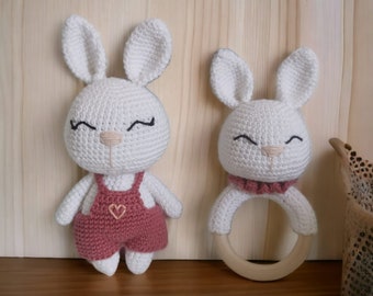 Doudou au crochet et hochet - cadeau de naissance  - décoration bébé - amigurumi - anneau de dentition