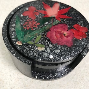 Beaux sous-verres de résine faits avec de vraies fleurs