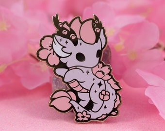 Sakura Drache Pin | Sakura Daydream Kollektion | Kawaii Pastell Rosa Pin | Hard Emaille | Große Anstecknadel | 5,5 cm