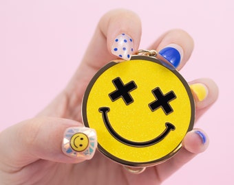 X Augen Smiley Glitzer Schlüsselanhänger | Y2K Taschen charm | 2" Charm | Emaille Schlüsselanhänger