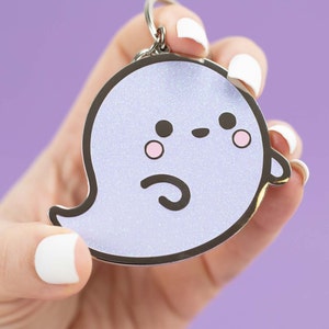 Speckles de kleine Ghostie sleutelhanger | Spoopy Ghost tas charme | Halloween schattige Kawaii Goth sleutelhanger | 2,5&quot; charme | Glitter emaille sleutelhanger