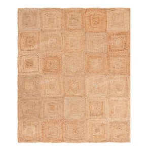 Könnte beinhalten: Ein rechteckiger Jute-Teppich mit einem sich wiederholenden quadratischen Muster. Der Teppich hat eine natürliche, beige Farbe, wobei sich die Farbtöne der einzelnen Quadrate leicht unterscheiden. Die gewebte Textur ist sichtbar und erzeugt ein rustikales Aussehen. Für den Innenbereich geeignet.