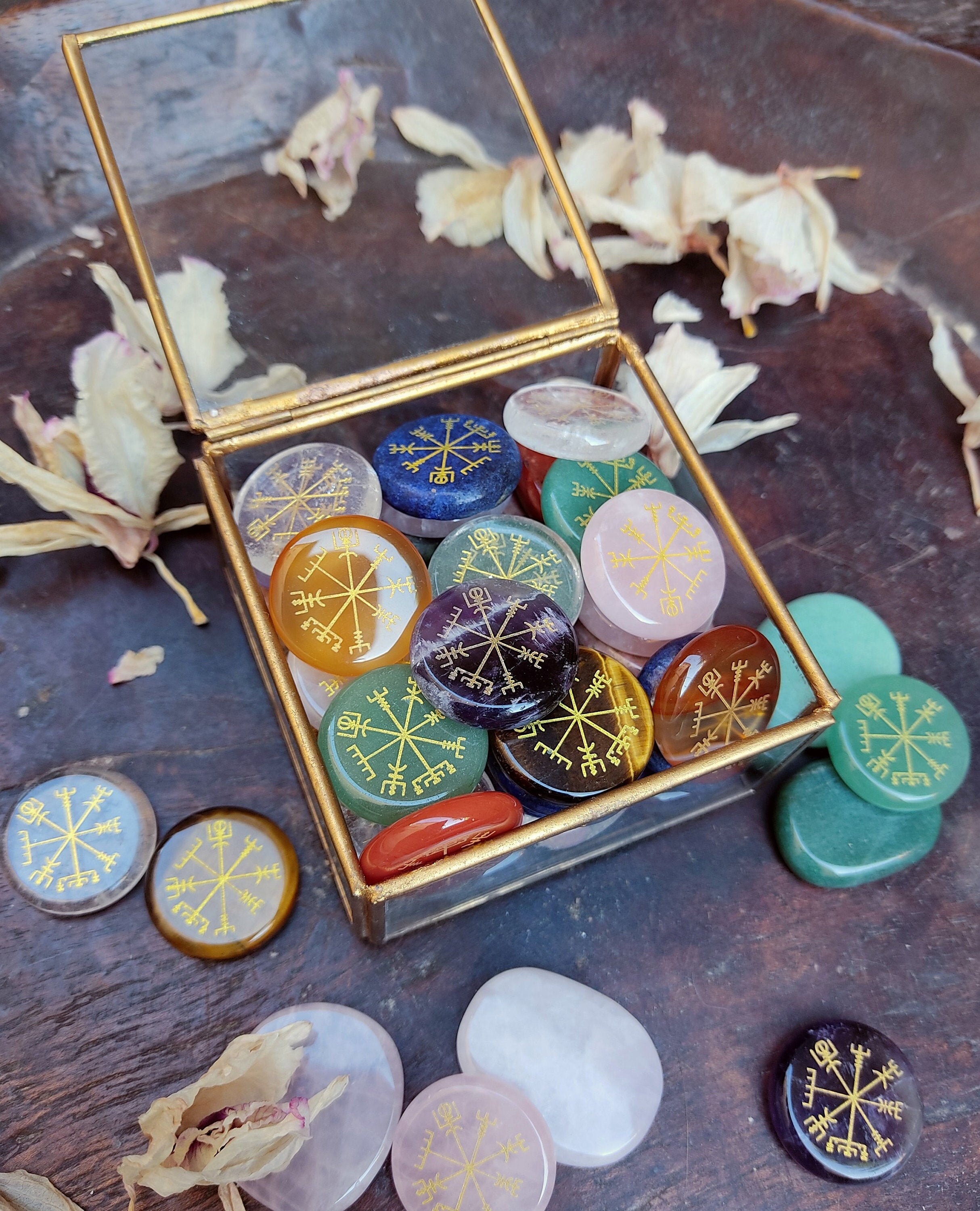 Circular Engraved Vegvisir Palmstone