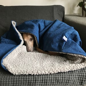 Snuggle Sack for Whippets, (Italian) Greyhounds, doxies, small and big dogs. Warm denim dogbed, wafkees sleepingbag.