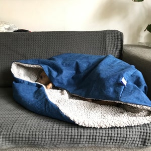 Wafkees sac de couchage chaud et douillet pour chiens et animaux de compagnie fait à la main avec amour à partir de denim bleu et de tissu en peluche image 3