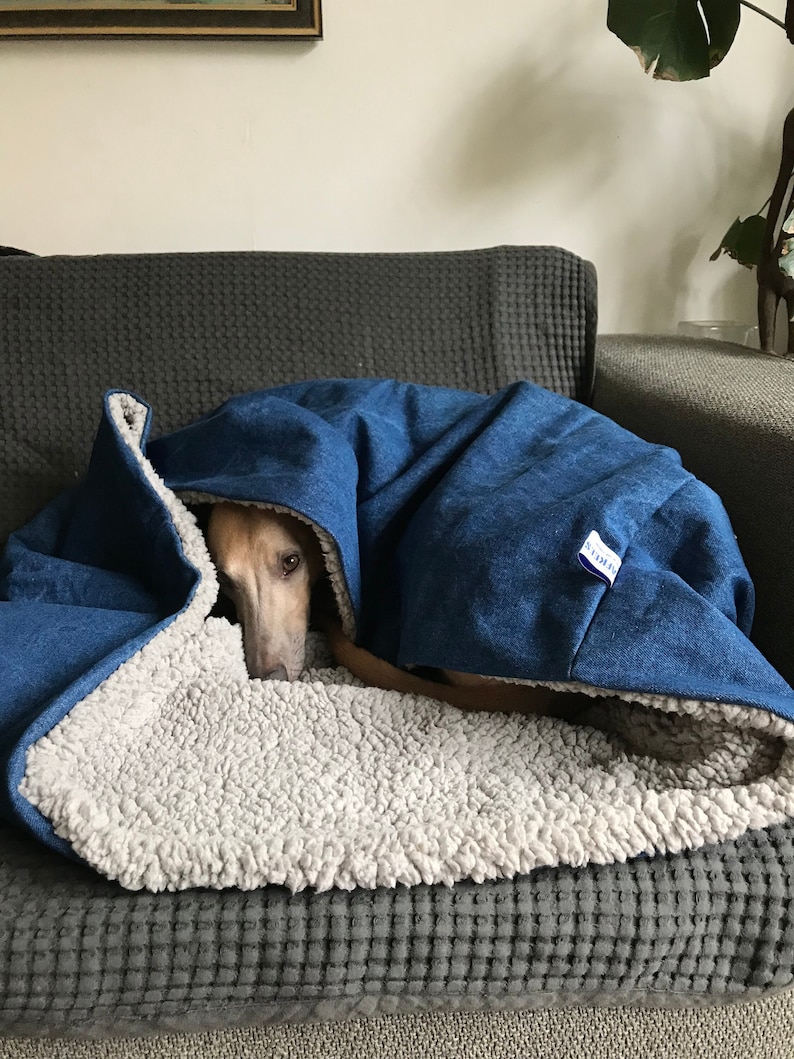 Wafkees sac de couchage chaud et douillet pour chiens et animaux de compagnie fait à la main avec amour à partir de denim bleu et de tissu en peluche image 1