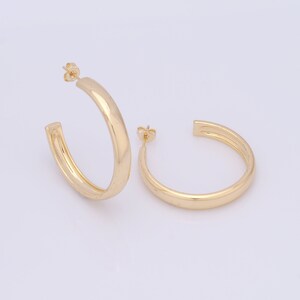 18K Gold Filled Dainty Minimalist Stud Earrings,Gold Stud Earrings,A gift for her