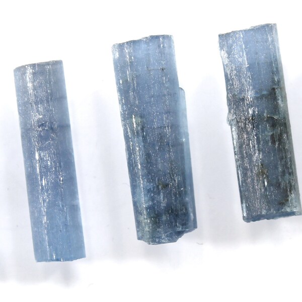 Aquamarine crystals, Vietnam, 5.07 grams, 15 - 22 mm, 5 pieces see photo, nice and nicely terminated crystals (code: 28/39)