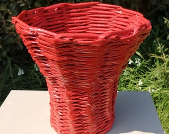 Vase en papier laqué rouge