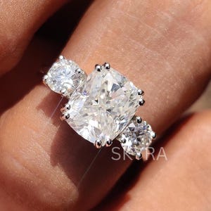 Meghan Markle Replica, 2.7 CT Cushion Cut Moissanite Engagement Ring, 14K Solid Gold Ring, Three Stone Ring, Trilogy Ring, Promise Ring