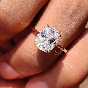 Anel de Noivado com Moissanita de Corte Almofada Alongado, Anel em Ouro Maciço 14K, Cravação Dupla, Aro Catedral, Anel Empilhável