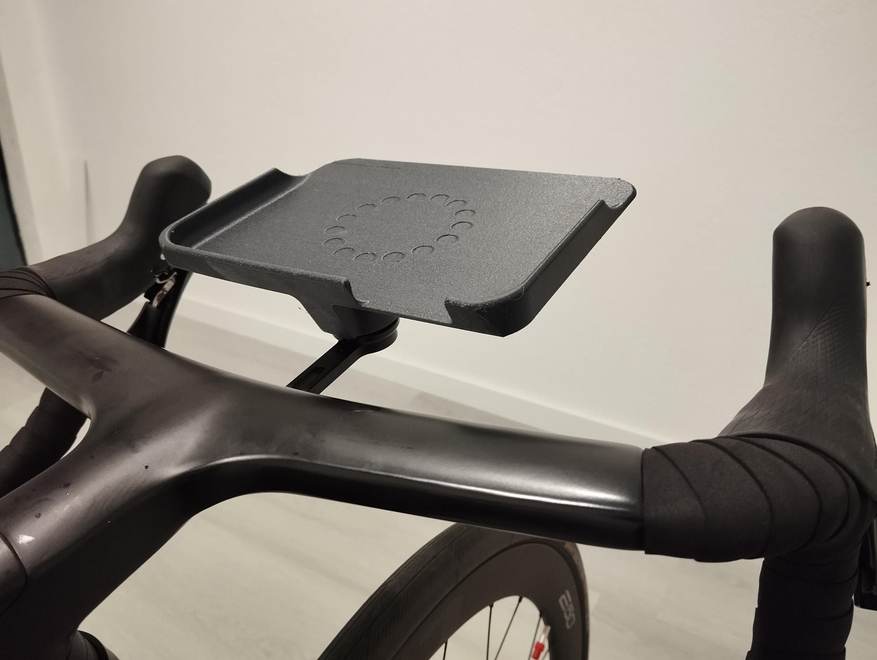 Indoor cycling Zwift tray with garmin mount