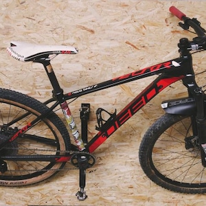 Wall Mount for MTB and Road Bikes / Bracket to hold bike on the wall / Easy to assemble / Super Compact / 3D Printed