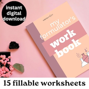 Può includere: Un quaderno digitale rosa e pesca intitolato "Il mio libro di lavoro del formulatore" con il testo "wild for nature" in alto. Il quaderno contiene 15 fogli di lavoro compilabili e presenta un grafico di tre becher con liquido rosa.