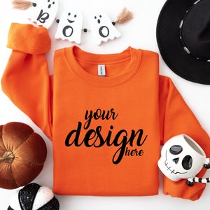 Orange Pullover Mockup Gildan 18000 Mockup Gildan Halloween Sweatshirt Mockup Herbst Mockup Stock Fotografie SVG Mockup JPG Digital Download