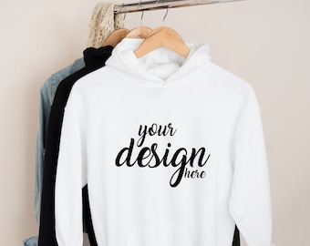 Może przedstawiać: Biała bluza z kapturem z nadrukiem "your design here" z przodu.