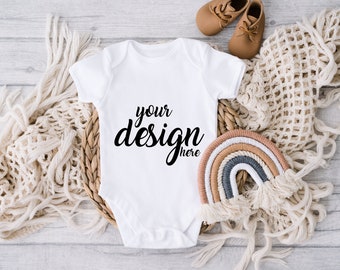 Weiße Baby Babygrow Mockup Weste Mock-up moderne Mock Up Rainbow Styled Stock Foto Babygrow Mockup Sublimation Cricut JPG digitaler Download