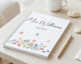 Caderno personalizado para professores, modelo A5 com estampa floral de flores silvestres.
