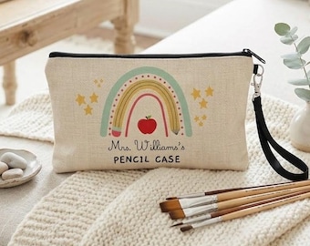 Estojo personalizado para lápis de professora de jardim de infância, estojo para lápis em linho vermelho com estampa de arco-íris.