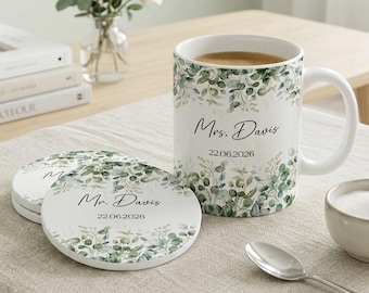Caneca de casamento personalizada com eucalipto e conjunto de porta-copos com folhagem "Sr. e Sra.".