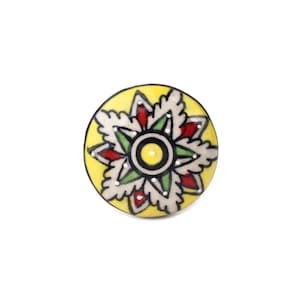 Tirador de cerámica amarillo con diseño floral en forma de estrella, hecho a mano. Tirador decorativo con mandala vibrante pintado a mano para cajones de cómoda (juego de 1 tirador).