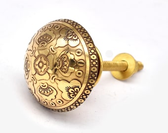 キャビネット ムガル ノブ ゴールド 真鍮: エッチング加工の丸型花柄ハンドル、モロッコ風ノブ付き (ノブ 1 個セット)