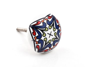 Ręcznie malowana ceramiczna gałka – niebiesko-biało-kwiatowy uchwyt do szuflady w stylu boho