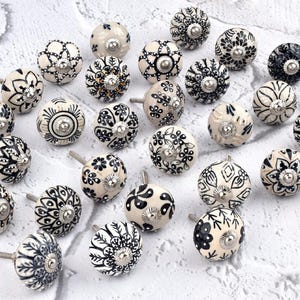 Pomo de cajón Mandala de cerámica negra: diseños variados para armarios y cajones (juego de 1 pomo)