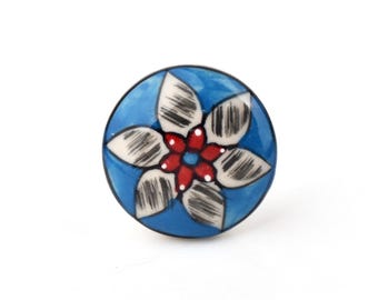 Pomello in ceramica blu e bianco con motivo floreale, realizzato a mano - Maniglia decorativa unica dipinta a mano per cassetti di comò (set da 1 pomello)