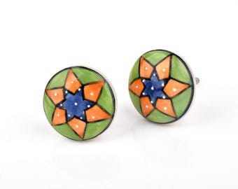 Ręcznie malowana ceramiczna gałka – uchwyt do szuflady w stylu boho z zieloną i pomarańczową gwiazdą – okucia meblowe