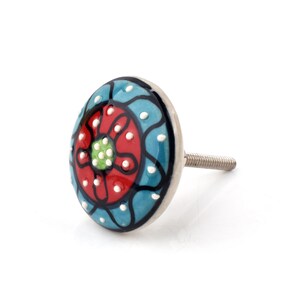 Tirador de cerámica artesanal con diseño floral de mandala en color verde azulado y rojo - Tirador decorativo único pintado a mano para armarios (Juego de 1 tirador)