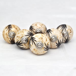 Krämvita dörrknoppar i porslin, keramiska, skåp/lådhandtag. (Set med 1 knopp)