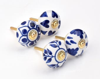Ceramiczna gałka do szafki, niebiesko-biała, z kwiatowym wzorem: ręcznie malowana gałka do komody (zestaw 1 gałki)