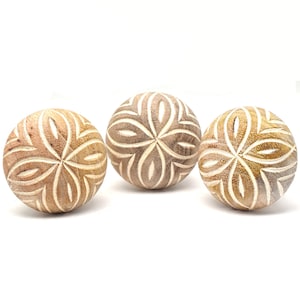 Ceramic Cream Colo wooden Knobs With Beautiful Dore Knobs, Hand Making Knobs Design, Home décor.