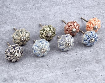 Handgeschilderde keramische kastknop, blauwe en witte bloemen, boerderijdecor (set van 1 knop)