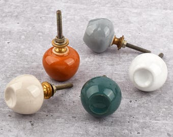 Gałki z ręcznie malowanej ceramiki: starannie dobrana paleta kolorów, podstawa z drewna, średnica 1,5 cala (zestaw 1 gałki)