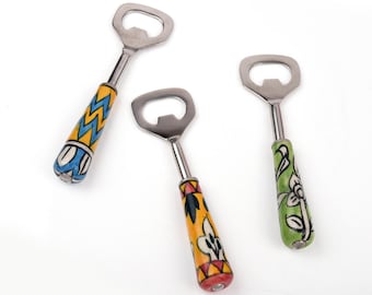 Apribottiglie con manico in ceramica decorativa: set regalo per bar in colori assortiti (1 apribottiglie)