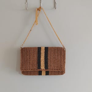 Pochette in rafia naturale senza tempo per donna, idea regalo minimalista marrone fatta a mano, pochette in filato di carta naturale per donna, pochette Boho Chic