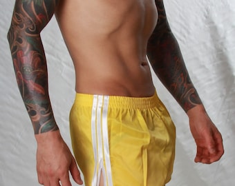 Nylon Satin Retro Football Shorts - Tailles Petites à 4XL - Jaune & Blanc