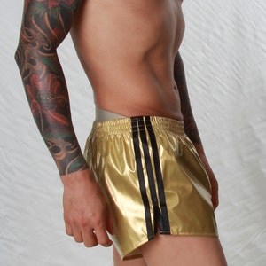 PVC Retro Fußball Shorts Größen S bis 4XL Gold & Schwarz Bild 1