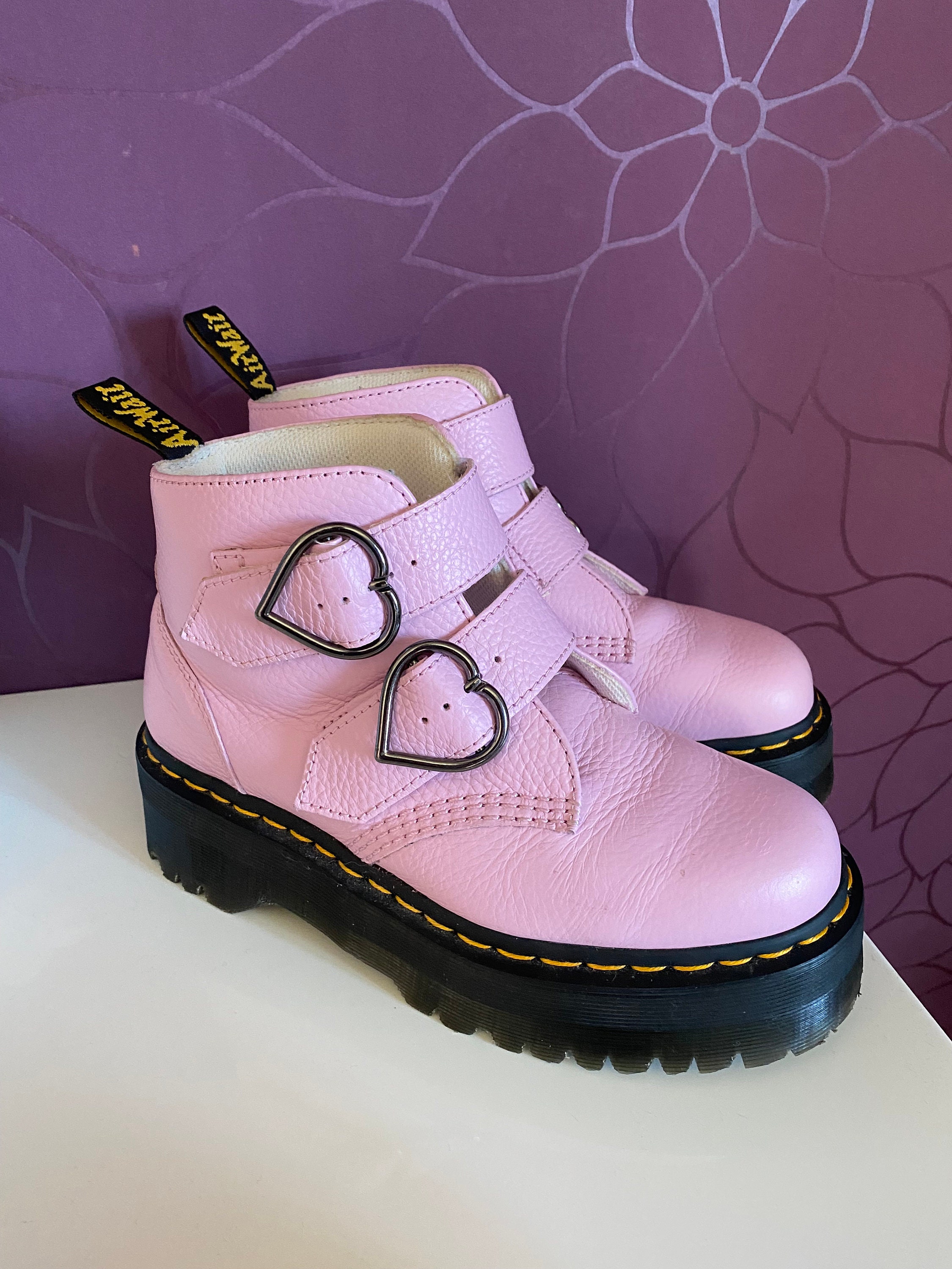 Dr Martens Original Devon Heart Leather Platform Boots in Dr Martens Original Devon Heart Leather Platform Boots in