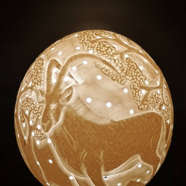 Carved ostrich eggshell:sable