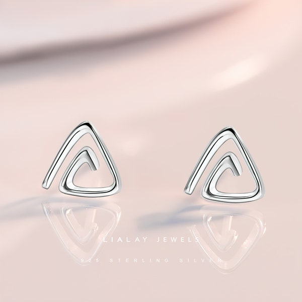 Boucles d’oreilles Triangle Stud en argent sterling, Boucles d’oreilles Open Triangle Stud, Petites boucles d’oreilles minuscules, Boucles d’oreilles délicates, Boucles d’oreilles Triangle