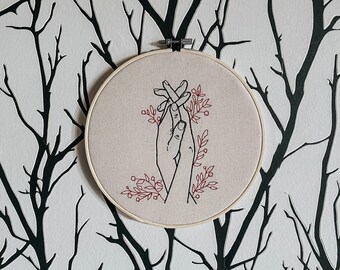 Cadre de broderie, broderie à la main, cerceau en bois, cadeau, décoration, bois, coton, inspiration à la main, amour, végétal, main entrelacée