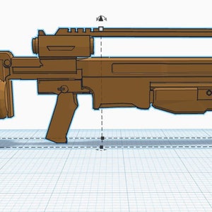 Peut inclure: Un jouet de pistolet en plastique brun avec une lunette et un canon. Le pistolet a une poignée et un chargeur.