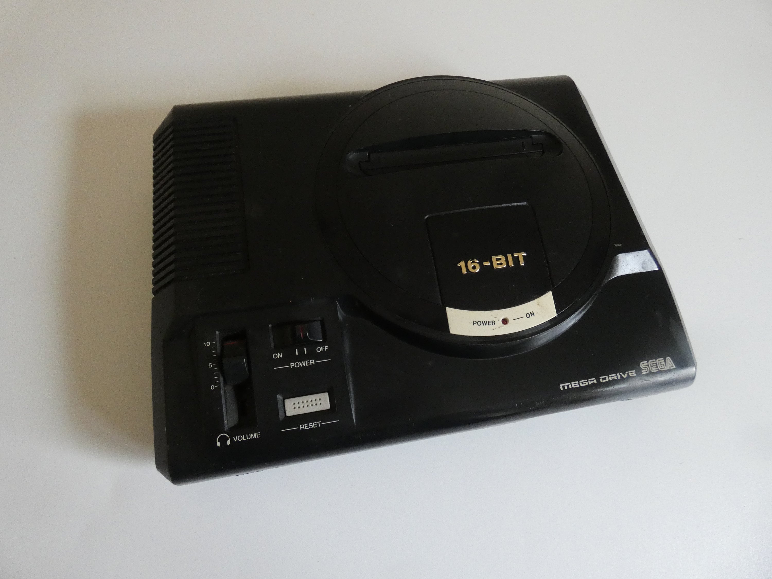 Notice SEGA Megadrive Console – Cocomarinette Gaming – PAL – Bon état