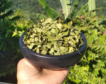 2 oz Dried Moringa Leaves, Organic .